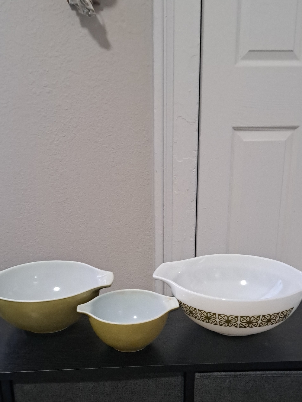 Pyrex White and Olive Green  Nesting Mixing Bowl Set